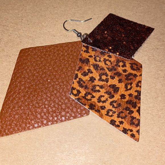 ☀️3/$9☀️ Brown and Leopard Print Layered Earrings - Picture 2 of 4